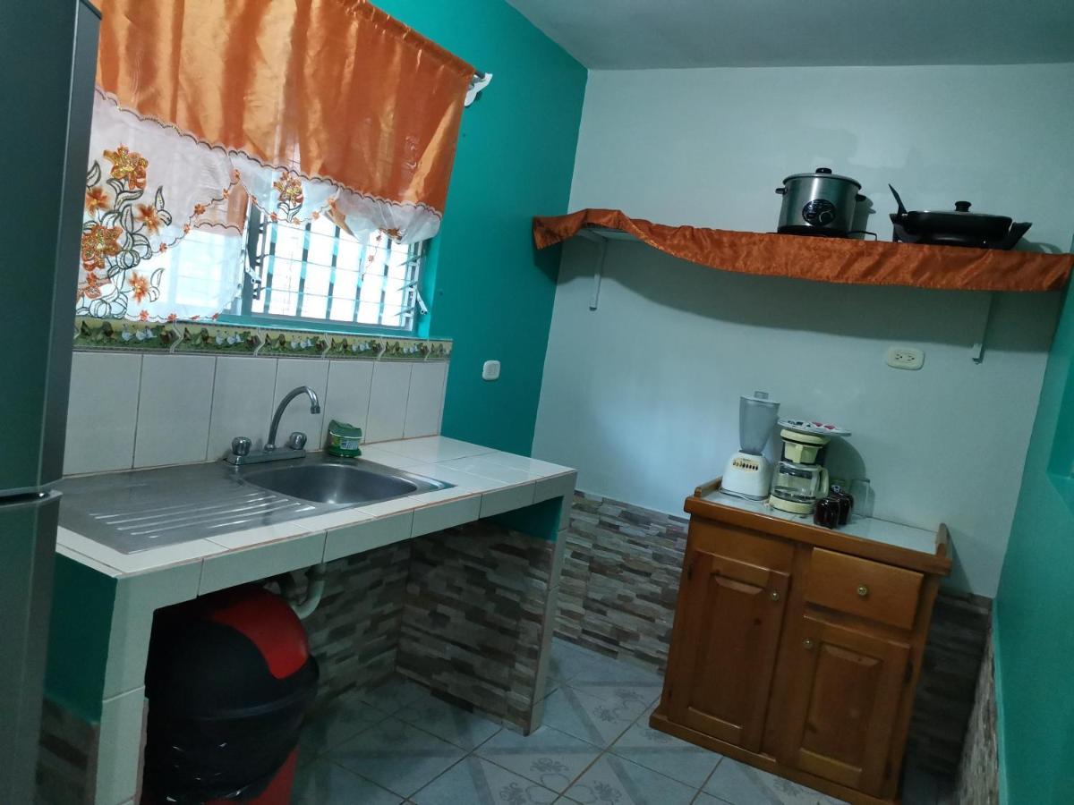 Puerto Viejo de Talamanca Cabinas Mitchaelle'S מראה חיצוני תמונה