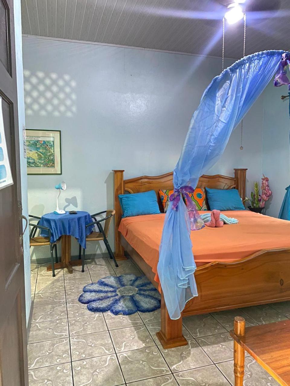 Puerto Viejo de Talamanca Cabinas Mitchaelle'S מראה חיצוני תמונה